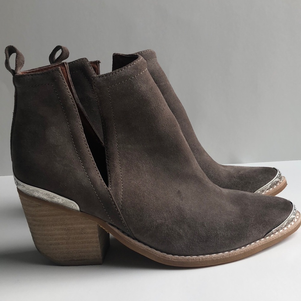 Jeffrey Campbell Cromwell Taupe Suede Booties 7